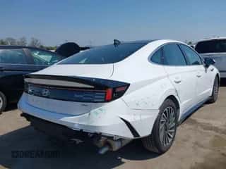 2025 Hyundai Sonata Limited with VIN KMHL54JJ6SA119371, listed as a IAAI auction lot 42953277 with 10,336 mi miles and . Bid and sale history available at DreamBid. Image 4.