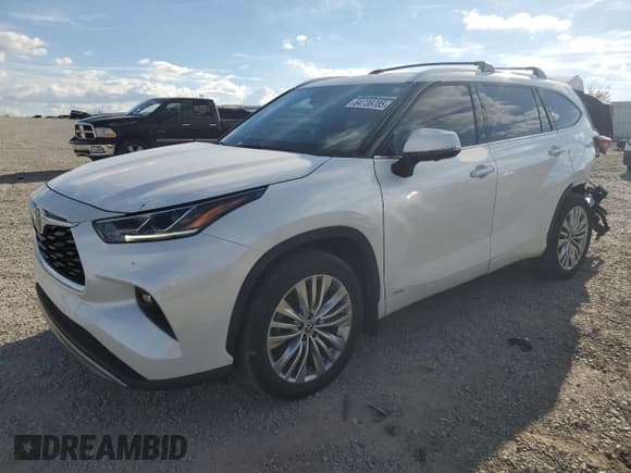 ✅ 2023 Toyota Highlander Hybrid Platinum • VIN: 5TDEBRCH2PS122243 • Lot: 84739785. Wystawiony na Copart z przebiegiem 39 106 mil. Bezpłatny archiwum sprzedaży aukcyjnych z USA i szczegółowy raport historii pojazdu na DreamBid. Zdjęcie 1.