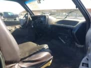 ✅ 1995 GMC Sierra 1500 • VIN: 1GTEC14H1SZ506910 • Lot: 42905731. Wystawiony na IAAI z przebiegiem 361 784 mil. Bezpłatny archiwum sprzedaży aukcyjnych z USA i szczegółowy raport historii pojazdu na DreamBid. Zdjęcie 5.