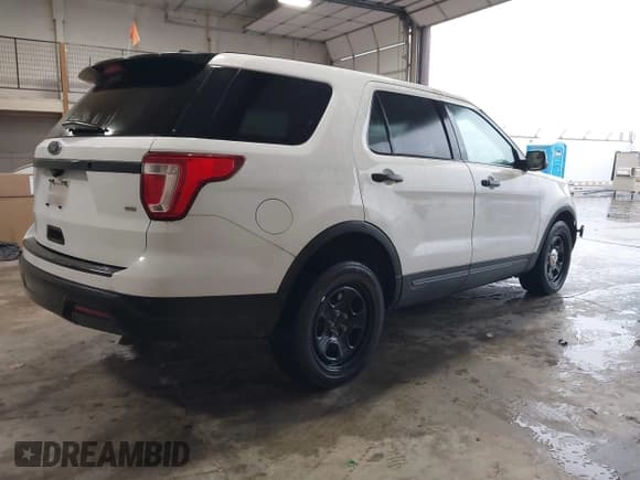 ✅ 2018 Ford Police Interceptor Utility • VIN: 1FM5K8ARXJGC76699 • Lot: 43871802. Wystawiony na IAAI z przebiegiem 134 850 mil. Bezpłatny archiwum sprzedaży aukcyjnych z USA i szczegółowy raport historii pojazdu na DreamBid. Zdjęcie 4.