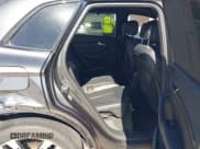 ✅ 2019 Audi SQ5 Premium Plus • VIN: WA1B4BFY9K2088005 • Lot: 43425282. Wystawiony na IAAI z przebiegiem 125 164 mil. Bezpłatny archiwum sprzedaży aukcyjnych z USA i szczegółowy raport historii pojazdu na DreamBid. Zdjęcie 8.