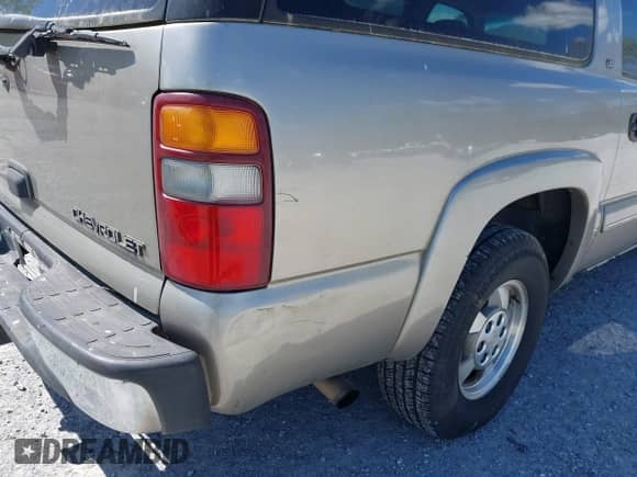 2000 Chevrolet Suburban LT с VIN 3GNFK16T0YG114431, выставлен на аукционе IAAI как лот 42059206 с пробегом 266 582 миль миль и . История ставок и продаж доступна на DreamBid. Изображение 14.