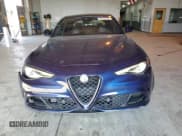 ✅ 2019 Alfa Romeo Giulia Quadrifoglio • VIN: ZARFAMEV1K7600139 • Lot: 90124555. Wystawiony na Copart z przebiegiem 61 821 mil. Bezpłatny archiwum sprzedaży aukcyjnych z USA i szczegółowy raport historii pojazdu na DreamBid. Zdjęcie 5.