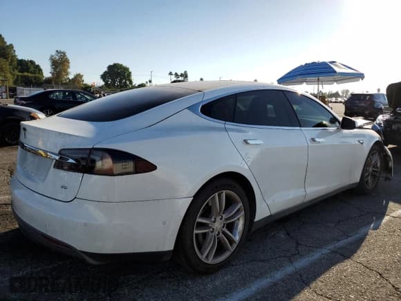 ✅ 2016 Tesla Model S 70 • VIN: 5YJSA1E18GF130665 • Lot: 85784965. Listed on Copart with 88,465 mi. Free auction sales archive from the USA and detailed vehicle history report at DreamBid. Image 3.