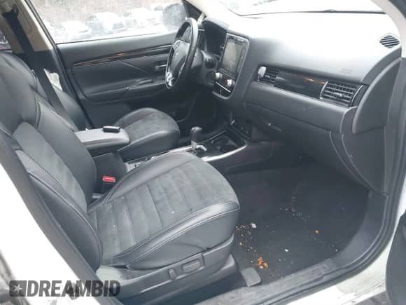 2020 Mitsubishi Outlander ES with VIN JA4AZ3A37LZ008157, listed as a IAAI auction lot 41110526 with 70,152 mi miles and . Bid and sale history available at DreamBid. Image 5.