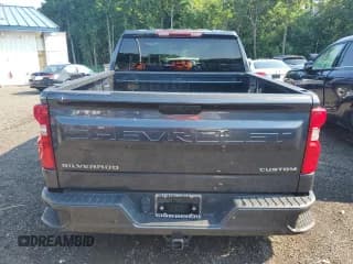 ✅ 2021 Chevrolet Silverado 1500 Custom • VIN: 1GCPYBEK5MZ408718 • Lot: 65639824. Wystawiony na Copart z przebiegiem 40 413 mil. Bezpłatny archiwum sprzedaży aukcyjnych z USA i szczegółowy raport historii pojazdu na DreamBid. Zdjęcie 6.