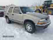 2001 Chevrolet Blazer LT z VIN 1GNDT13W91K239137, wystawiony jako Copart lot #88429655 z przebiegiem 163 132 mil mil oraz Szkoda całkowita • Salvage title. Historia ofert i sprzedaży dostępna na DreamBid. Obrazek 4.
