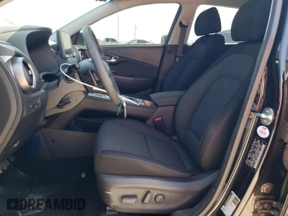 ✅ 2023 Hyundai Kona SE • VIN: KM8K23AG4PU174586 • Лот: 49866654. Опубликован ранее на Copart с пробегом 6 813 миль. Бесплатный доступ к архиву аукционных продаж из США и подробный отчёт об истории автомобиля на DreamBid. Изображение 7.