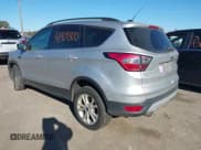 ✅ 2017 Ford Escape SE • VIN: 1FMCU9GD2HUC20044 • Lot: 43509800. Wystawiony na IAAI z przebiegiem 124 933 mil. Bezpłatny archiwum sprzedaży aukcyjnych z USA i szczegółowy raport historii pojazdu na DreamBid. Zdjęcie 3.