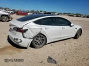 ✅ 2022 Tesla Model 3 Long Range • VIN: 5YJ3E1EB9NF318996 • Lot: 90580795. Wystawiony na Copart z przebiegiem Nie podano. Bezpłatny archiwum sprzedaży aukcyjnych z USA i szczegółowy raport historii pojazdu na DreamBid. Zdjęcie 3.