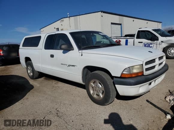 ✅ 2001 Dodge Dakota • VIN: 1B7GL22X41S130350 • Lot: 85788344. Wystawiony na Copart z przebiegiem 235 825 mil. Bezpłatny archiwum sprzedaży aukcyjnych z USA i szczegółowy raport historii pojazdu na DreamBid. Zdjęcie 4.