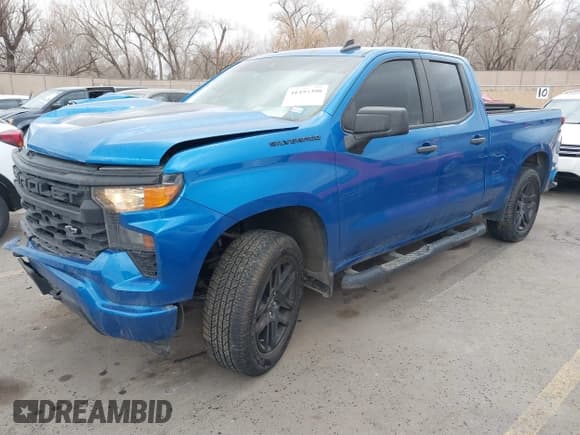 ✅ 2022 Chevrolet Silverado 1500 Custom • VIN: 1GCRABEK8NZ567327 • Lot: 41493390. Wystawiony na IAAI z przebiegiem 75 691 mil. Bezpłatny archiwum sprzedaży aukcyjnych z USA i szczegółowy raport historii pojazdu na DreamBid. Zdjęcie 17.