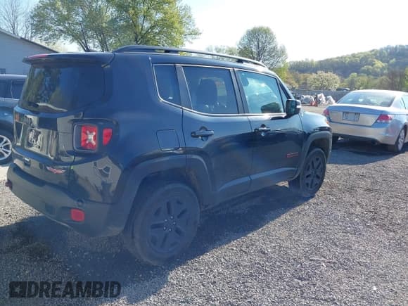 ✅ 2018 Jeep Renegade Trailhawk • VIN: ZACCJBCB7JPH63647 • Lot: 42103197. Listed on IAAI with 106,383 mi. Free auction sales archive from the USA and detailed vehicle history report at DreamBid. Image 4.