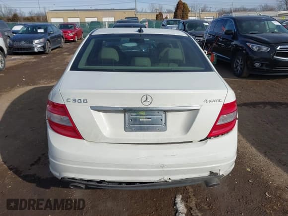 ✅ 2011 Mercedes-Benz C 300 Sport • VIN: WDDGF8BB4BR180565 • Lot: 43845789. Listed on IAAI with 144,831 mi. Free auction sales archive from the USA and detailed vehicle history report at DreamBid. Image 6.