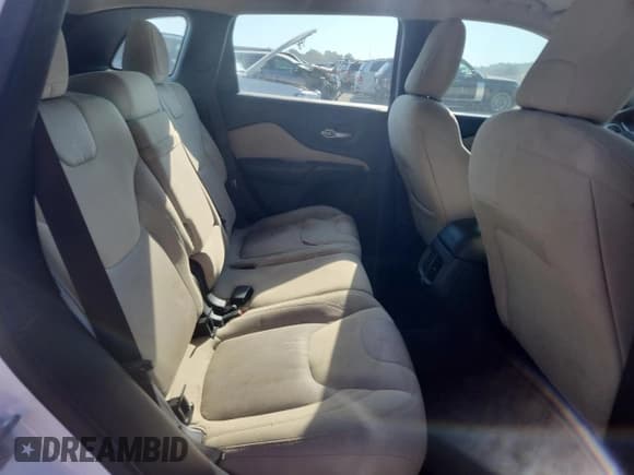 ✅ 2016 Jeep Cherokee Sport • VIN: 1C4PJMABXGW293271 • Лот: 82151835. Опубликован ранее на Copart с пробегом 117 778 миль. Бесплатный доступ к архиву аукционных продаж из США и подробный отчёт об истории автомобиля на DreamBid. Изображение 11.