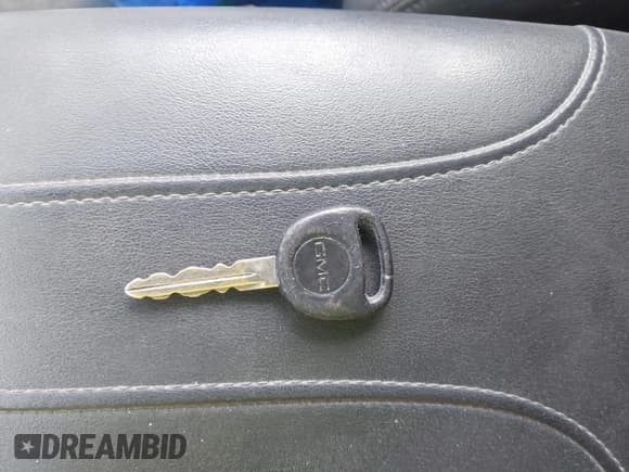 ✅ 2006 GMC Sierra 1500 SLE1 • VIN: 2GTEC13T061129698 • Лот: 43489923. Опубликован ранее на IAAI с пробегом 389 307 миль. Бесплатный доступ к архиву аукционных продаж из США и подробный отчёт об истории автомобиля на DreamBid. Изображение 11.