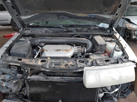 ✅ 2004 Saturn VUE V6 • VIN: 5GZCZ63424S842142 • Lot: 41562303. Wystawiony na IAAI z przebiegiem 178 745 mil. Bezpłatny archiwum sprzedaży aukcyjnych z USA i szczegółowy raport historii pojazdu na DreamBid. Zdjęcie 10.