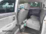 2009 Dodge Dakota ST z VIN 1D7HE28K59S792966, wystawiony jako IAAI lot #42224707 z przebiegiem 211 063 mil mil oraz . Historia ofert i sprzedaży dostępna na DreamBid. Obrazek 8.