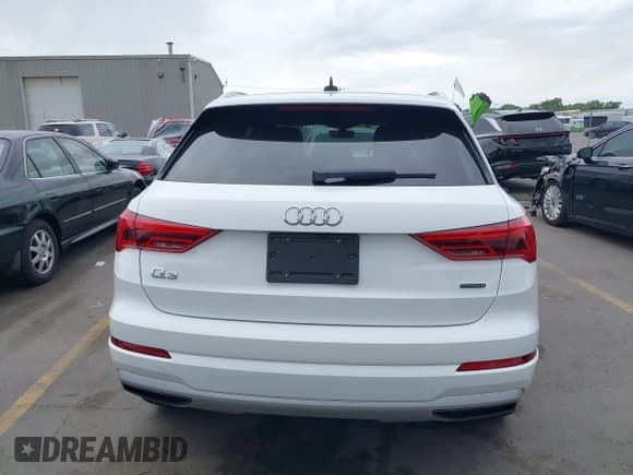 ✅ 2021 Audi Q3 Premium • VIN: WA1AUCF39M1068531 • Lot: 42289153. Wystawiony na IAAI z przebiegiem 96 275 mil. Bezpłatny archiwum sprzedaży aukcyjnych z USA i szczegółowy raport historii pojazdu na DreamBid. Zdjęcie 16.