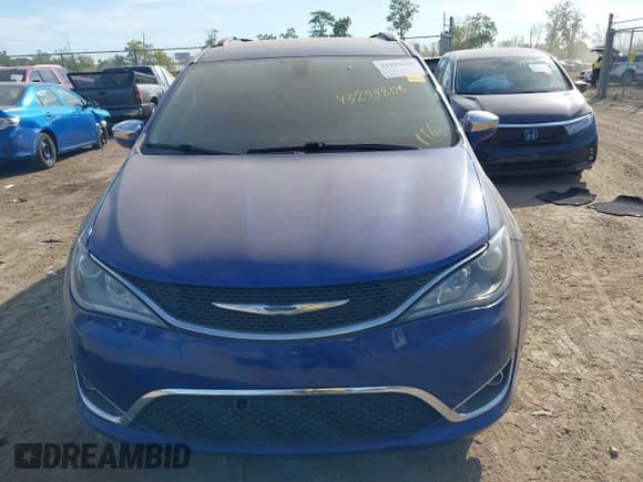 ✅ 2020 Chrysler Pacifica Limited • VIN: 2C4RC1GG2LR121999 • Lot: 43299808. Wystawiony na IAAI z przebiegiem 94 503 mil. Bezpłatny archiwum sprzedaży aukcyjnych z USA i szczegółowy raport historii pojazdu na DreamBid. Zdjęcie 13.