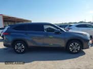 ✅ 2022 Toyota Highlander XLE • VIN: 5TDGZRAH3NS550567 • Lot: 43547231. Listed on IAAI with 84,319 mi. Free auction sales archive from the USA and detailed vehicle history report at DreamBid. Image 13.