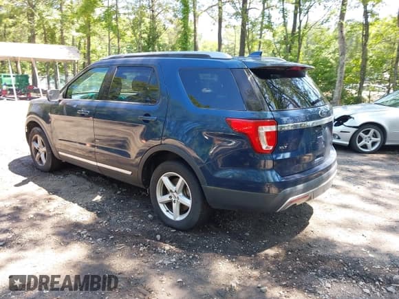 ✅ 2016 Ford Explorer XLT • VIN: 1FM5K8D81GGA39689 • Lot: 42567777. Wystawiony na IAAI z przebiegiem 242 806 mil. Bezpłatny archiwum sprzedaży aukcyjnych z USA i szczegółowy raport historii pojazdu na DreamBid. Zdjęcie 3.