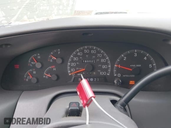 ✅ 1998 Ford Expedition XLT • VIN: 1FMPU18LXWLB92425 • Lot: 43325275. Wystawiony na IAAI z przebiegiem 180 023 mil. Bezpłatny archiwum sprzedaży aukcyjnych z USA i szczegółowy raport historii pojazdu na DreamBid. Zdjęcie 7.