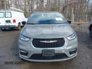 ✅ 2025 Chrysler Pacifica Select • VIN: 2C4RC1BG3SR532236 • Lot: 43785355. Wystawiony na IAAI z przebiegiem Nie podano. Bezpłatny archiwum sprzedaży aukcyjnych z USA i szczegółowy raport historii pojazdu na DreamBid. Zdjęcie 6.