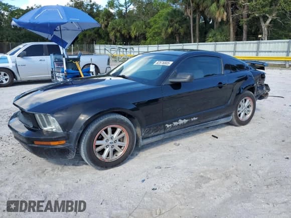 ✅ 2006 Ford Mustang Standard • VIN: 1ZVFT80N565108814 • Лот: 82576805. Опубликован ранее на Copart с пробегом 188 680 миль. Бесплатный доступ к архиву аукционных продаж из США и подробный отчёт об истории автомобиля на DreamBid. Изображение 1.