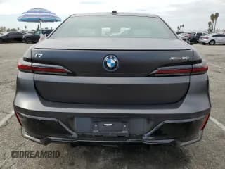 ✅ 2023 BMW i7 xDrive60 • VIN: WBY53EJ06PCK94598 • Lot: 79552504. Wystawiony na Copart z przebiegiem 16 412 mil. Bezpłatny archiwum sprzedaży aukcyjnych z USA i szczegółowy raport historii pojazdu na DreamBid. Zdjęcie 6.