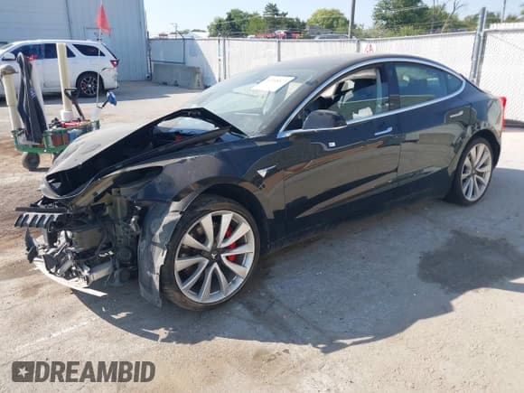 ✅ 2019 Tesla Model 3 Long Range • VIN: 5YJ3E1EB2KF438408 • Lot: 43368427. Wystawiony na IAAI z przebiegiem 41 813 mil. Bezpłatny archiwum sprzedaży aukcyjnych z USA i szczegółowy raport historii pojazdu na DreamBid. Zdjęcie 18.