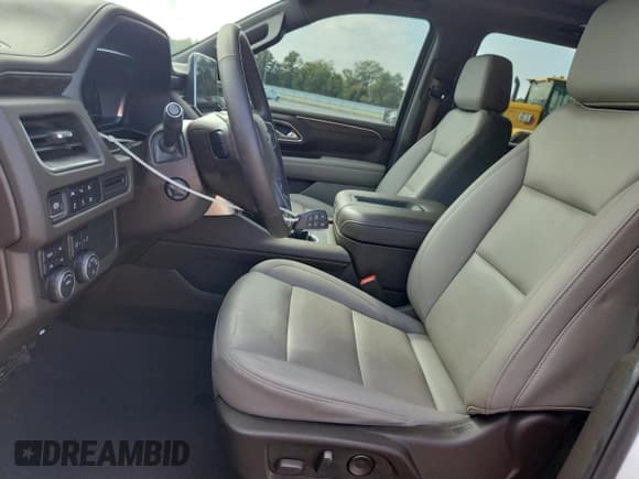 ✅ 2024 Chevrolet Suburban Z71 • VIN: 1GNSKDKD9RR204158 • Lot: 86506835. Wystawiony na Copart z przebiegiem 27 449 mil. Bezpłatny archiwum sprzedaży aukcyjnych z USA i szczegółowy raport historii pojazdu na DreamBid. Zdjęcie 7.