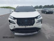 ✅ 2021 Nissan Rogue SV • VIN: JN8AT3BA1MW011485 • Lot: 43232635. Wystawiony na IAAI z przebiegiem 86 517 mil. Bezpłatny archiwum sprzedaży aukcyjnych z USA i szczegółowy raport historii pojazdu na DreamBid. Zdjęcie 13.
