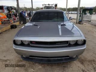 ✅ 2014 Dodge Challenger R/T Classic • VIN: 2C3CDYBT7EH137189 • Lot: 45448265. Wystawiony na Copart z przebiegiem 104 729 mil. Bezpłatny archiwum sprzedaży aukcyjnych z USA i szczegółowy raport historii pojazdu na DreamBid. Zdjęcie 5.