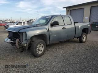 2010 Chevrolet Silverado 2500HD Work Truck z VIN 1GC5KVBG2AZ258931, wystawiony jako Copart lot #75083514 z przebiegiem 121 516 mil mil oraz Szkoda całkowita • Salvage title. Historia ofert i sprzedaży dostępna na DreamBid. Obrazek 1.