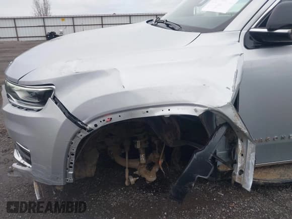 ✅ 2024 Jeep Wagoneer Series II • VIN: 1C4SJSBP6RS175401 • Lot: 43881937. Listed on IAAI with 32,601 mi. Free auction sales archive from the USA and detailed vehicle history report at DreamBid. Image 6.