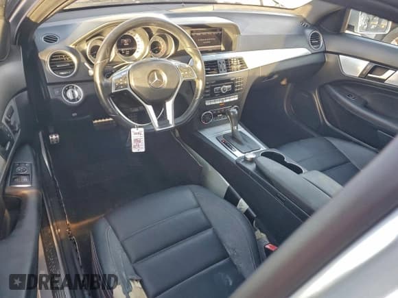 ✅ 2013 Mercedes-Benz C 250 • VIN: WDDGJ4HB6DG061557 • Lot: 94533125. Wystawiony na Copart z przebiegiem 54 355 mil. Bezpłatny archiwum sprzedaży aukcyjnych z USA i szczegółowy raport historii pojazdu na DreamBid. Zdjęcie 8.