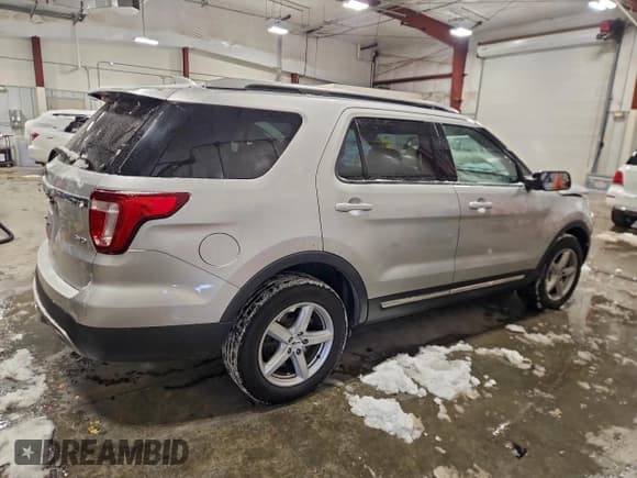 ✅ 2017 Ford Explorer XLT • VIN: 1FM5K8D80HGB82490 • Lot: 94912835. Wystawiony na Copart z przebiegiem 88 964 mil. Bezpłatny archiwum sprzedaży aukcyjnych z USA i szczegółowy raport historii pojazdu na DreamBid. Zdjęcie 3.