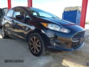 ✅ 2019 Ford Fiesta SE • VIN: 3FADP4BJ3KM106846 • Lot: 43279571. Wystawiony na IAAI z przebiegiem 149 227 mil. Bezpłatny archiwum sprzedaży aukcyjnych z USA i szczegółowy raport historii pojazdu na DreamBid. Zdjęcie 1.