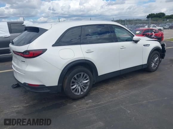 ✅ 2024 Mazda CX-90 Preferred • VIN: JM3KKBHA7R1188199 • Lot: 43464624. Wystawiony na IAAI z przebiegiem 32 859 mil. Bezpłatny archiwum sprzedaży aukcyjnych z USA i szczegółowy raport historii pojazdu na DreamBid. Zdjęcie 4.