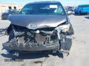 ✅ 2016 Toyota Sienna LE AAS • VIN: 5TDKK3DC3GS759709 • Lot: 42374590. Wystawiony na IAAI z przebiegiem 78 300 mil. Bezpłatny archiwum sprzedaży aukcyjnych z USA i szczegółowy raport historii pojazdu na DreamBid. Zdjęcie 6.