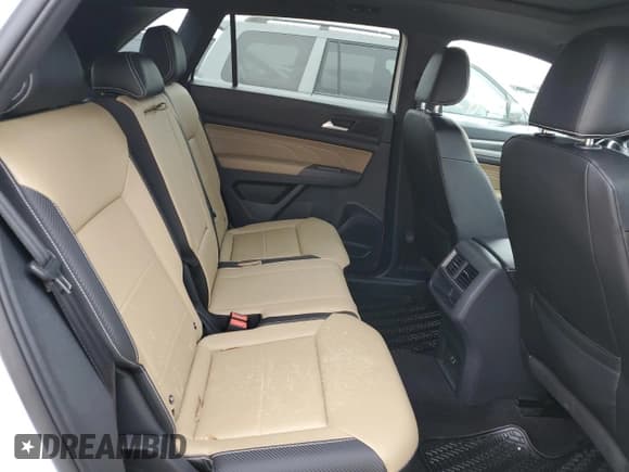 ✅ 2021 Volkswagen Atlas SEL • VIN: 1V2BE2CA8MC221214 • Lot: 68756842. Wystawiony na Copart z przebiegiem 19 915 mil. Bezpłatny archiwum sprzedaży aukcyjnych z USA i szczegółowy raport historii pojazdu na DreamBid. Zdjęcie 11.