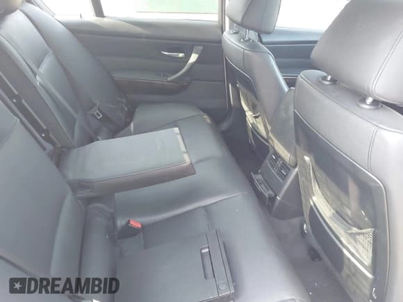 ✅ 2007 BMW 3 Series 328xi • VIN: WBAVC93537K032719 • Лот: 42576430. Опубликован ранее на IAAI с пробегом Не указан. Бесплатный доступ к архиву аукционных продаж из США и подробный отчёт об истории автомобиля на DreamBid. Изображение 8.