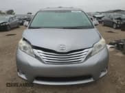 ✅ 2013 Toyota Sienna Limited • VIN: 5TDYK3DC2DS310088 • Lot: 90090285. Wystawiony na Copart z przebiegiem 205 938 mil. Bezpłatny archiwum sprzedaży aukcyjnych z USA i szczegółowy raport historii pojazdu na DreamBid. Zdjęcie 5.