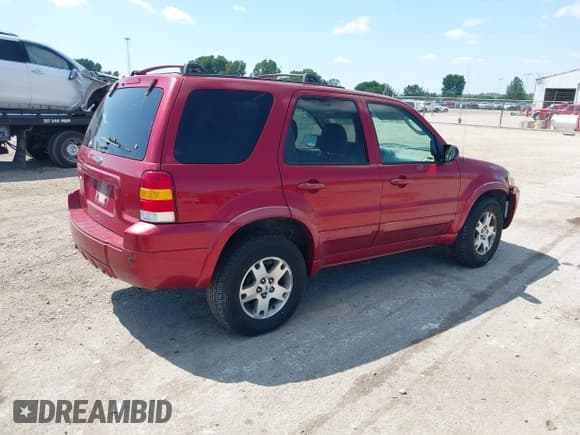 ✅ 2005 Ford Escape Limited • VIN: 1FMCU04155KA07389 • Lot: 42646492. Listed on IAAI with 106,015 mi. Free auction sales archive from the USA and detailed vehicle history report at DreamBid. Image 4.