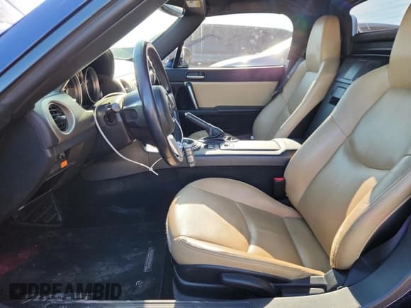 ✅ 2012 Mazda MX-5 Miata Grand Touring • VIN: JM1NC2PF5C0224615 • Лот: 69214605. Опубликован ранее на Copart с пробегом 125 589 миль. Бесплатный доступ к архиву аукционных продаж из США и подробный отчёт об истории автомобиля на DreamBid. Изображение 7.