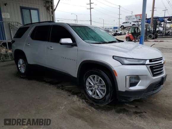 ✅ 2022 Chevrolet Traverse LT Cloth • VIN: 1GNERGKW5NJ110217 • Lot: 70946915. Listed on Copart with 55,433 mi. Free auction sales archive from the USA and detailed vehicle history report at DreamBid. Image 4.