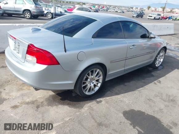 ✅ 2011 Volvo C70 • VIN: YV1672MC6BJ118857 • Лот: 43722554. Опубликован ранее на IAAI с пробегом 169 389 миль. Бесплатный доступ к архиву аукционных продаж из США и подробный отчёт об истории автомобиля на DreamBid. Изображение 4.