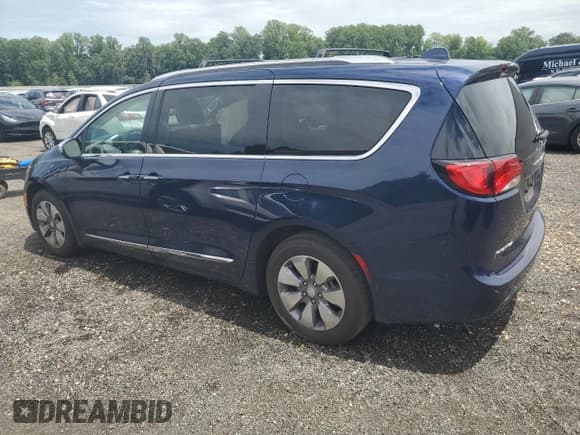 ✅ 2020 Chrysler Pacifica Hybrid Limited • VIN: 2C4RC1N71LR105540 • Lot: 62306315. Listed on Copart with 64,156 mi. Free auction sales archive from the USA and detailed vehicle history report at DreamBid. Image 2.