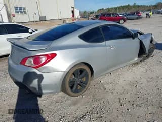 ✅ 2011 Hyundai Genesis Coupe Track • VIN: KMHHU6KH9BU045992 • Lot: 41288384. Wystawiony na IAAI z przebiegiem 198 875 mil. Bezpłatny archiwum sprzedaży aukcyjnych z USA i szczegółowy raport historii pojazdu na DreamBid. Zdjęcie 4.